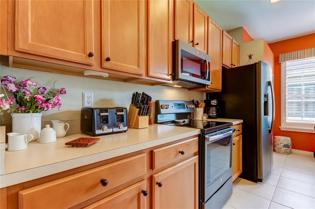 For Sale: $449,900 (2 beds, 2 baths, 1484 Square Feet)