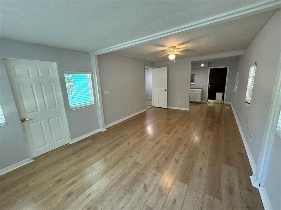 For Sale: $239,950 (3 beds, 1 baths, 912 Square Feet)