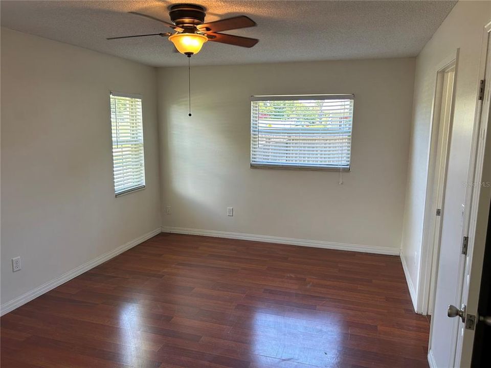 For Sale: $269,900 (3 beds, 2 baths, 1304 Square Feet)