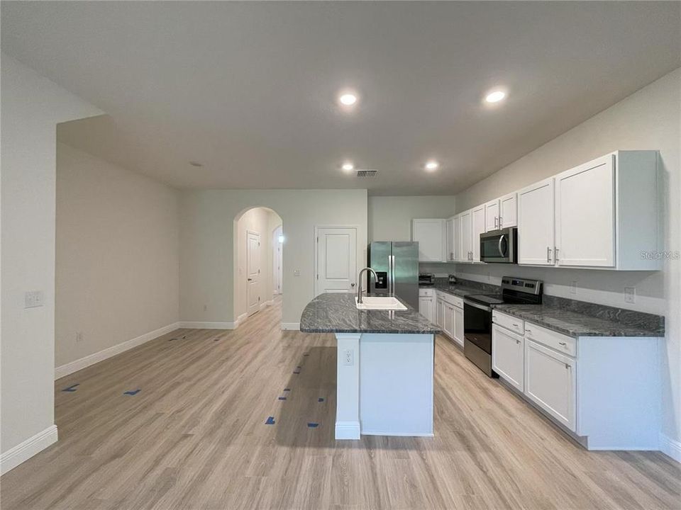 For Rent: $2,300 (3 beds, 2 baths, 1673 Square Feet)