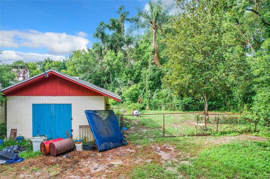 For Sale: $350,000 (3 beds, 2 baths, 1617 Square Feet)