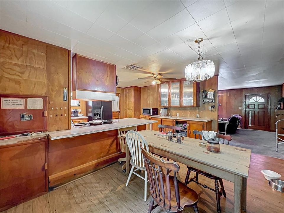 For Sale: $350,000 (3 beds, 2 baths, 1617 Square Feet)