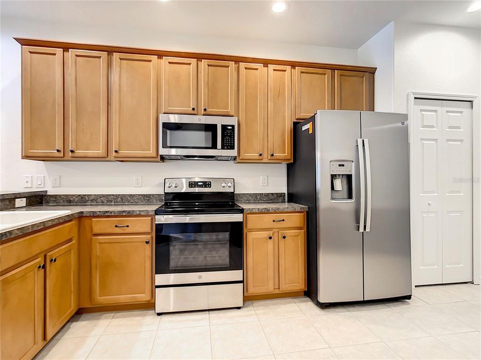 For Sale: $375,000 (2 beds, 2 baths, 1453 Square Feet)