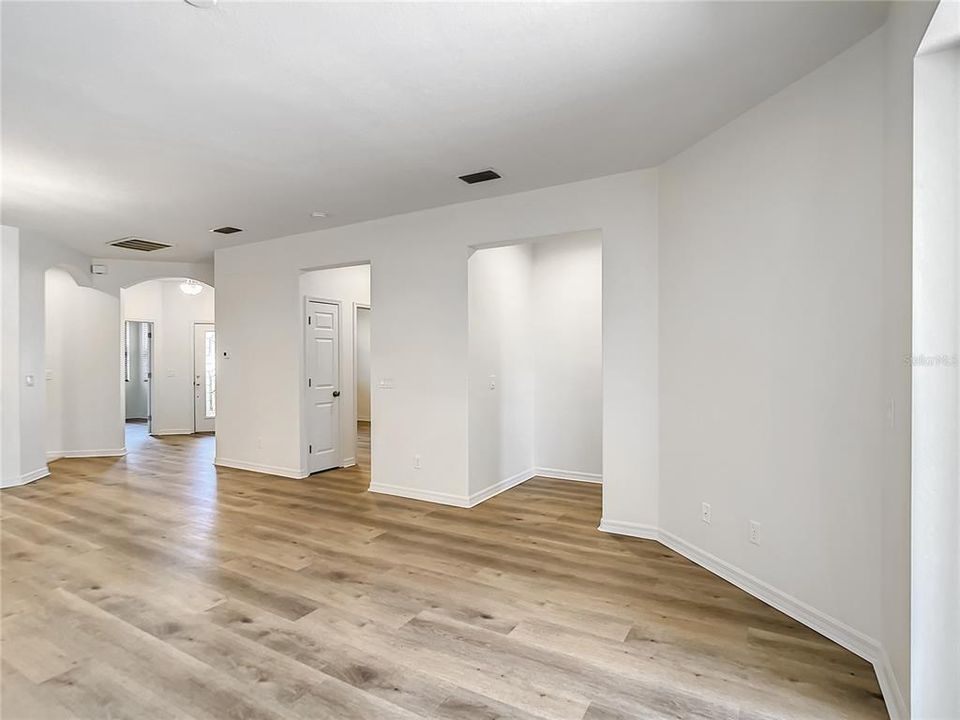 For Sale: $375,000 (2 beds, 2 baths, 1453 Square Feet)