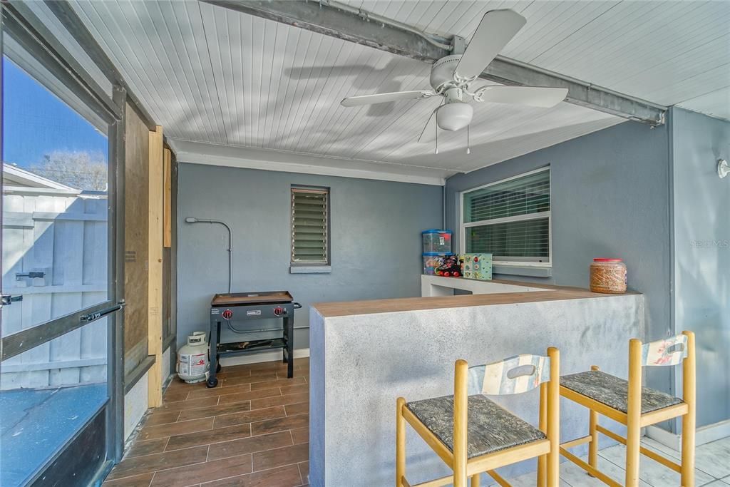 For Sale: $429,900 (3 beds, 1 baths, 956 Square Feet)