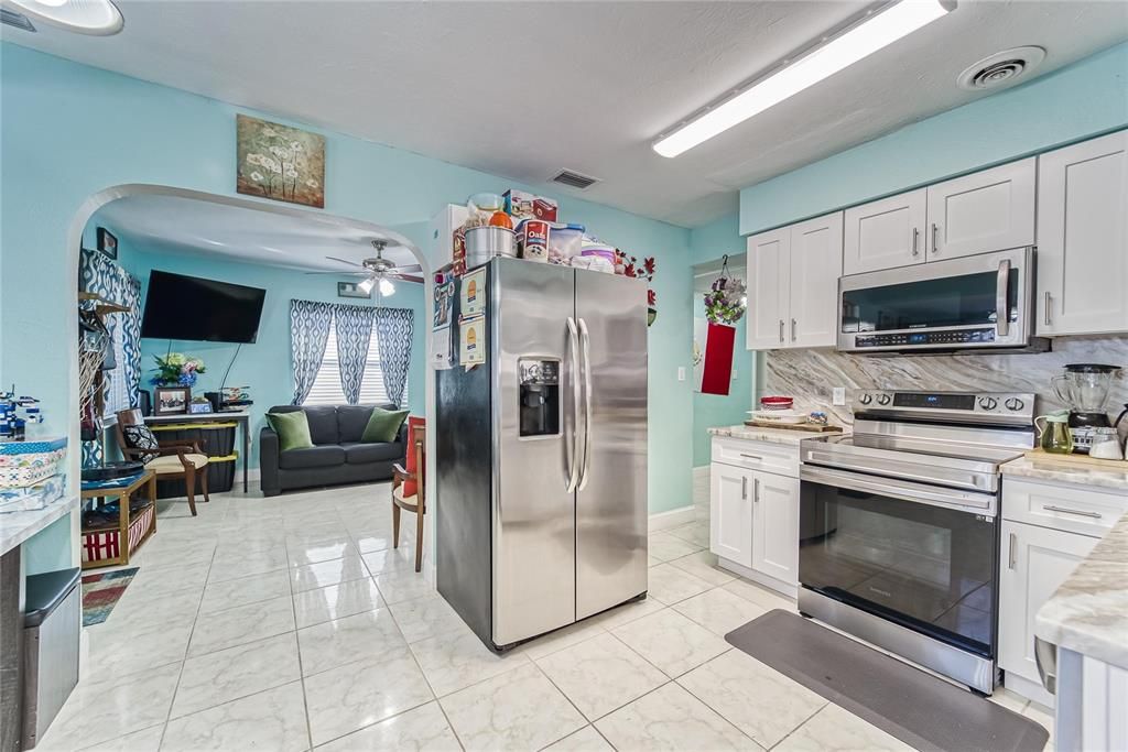 For Sale: $429,900 (3 beds, 1 baths, 956 Square Feet)