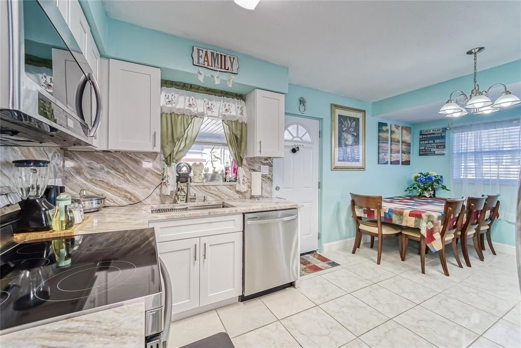 For Sale: $429,900 (3 beds, 1 baths, 956 Square Feet)