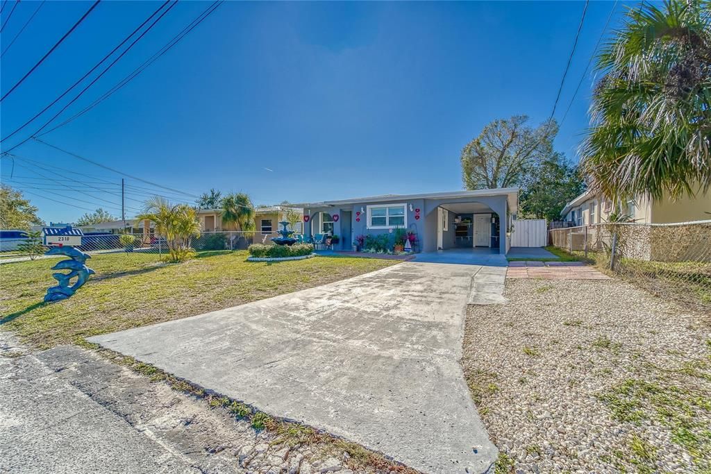 For Sale: $429,900 (3 beds, 1 baths, 956 Square Feet)