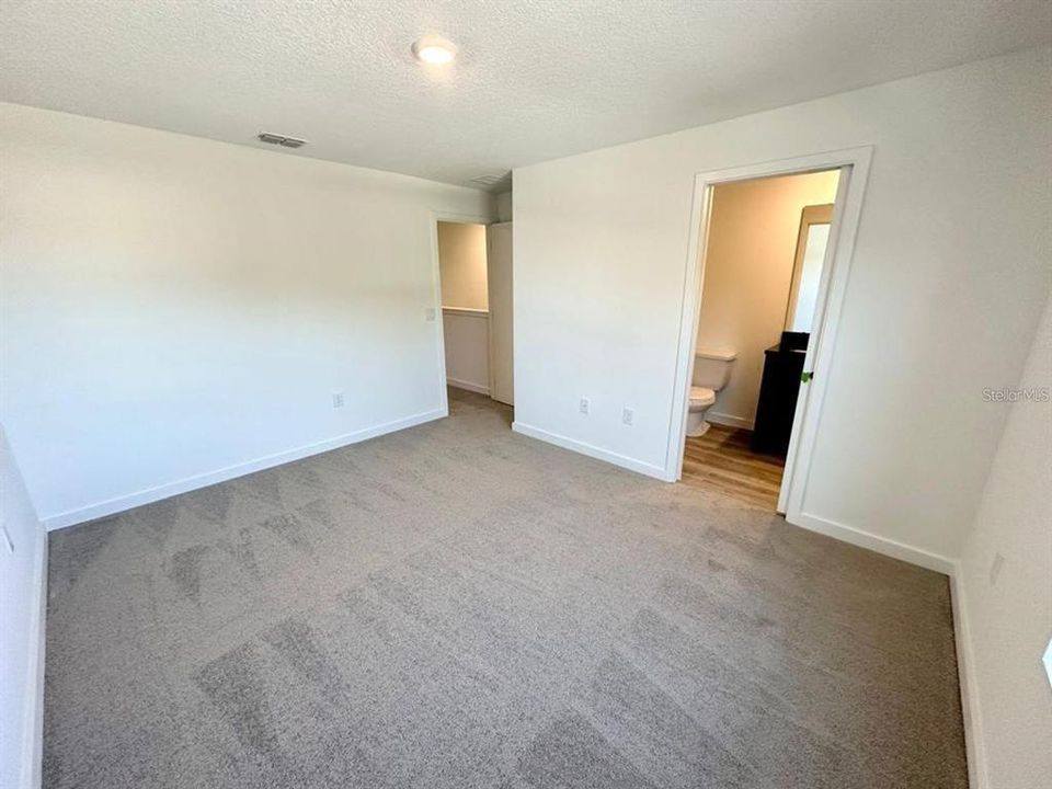 For Rent: $2,200 (3 beds, 3 baths, 1361 Square Feet)