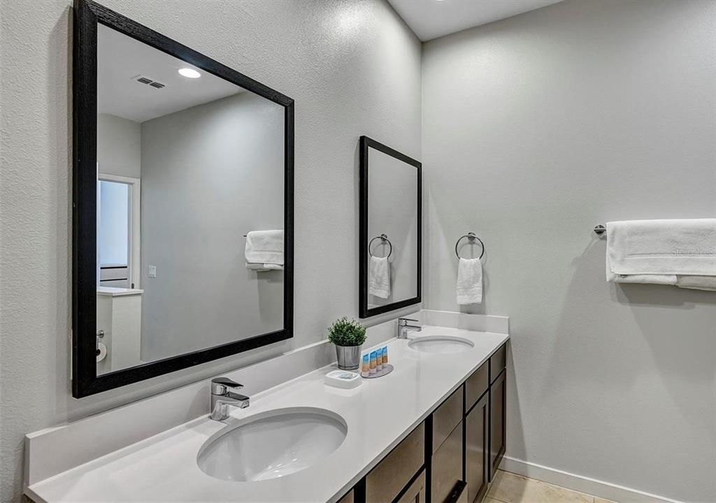 For Sale: $334,900 (2 beds, 2 baths, 1350 Square Feet)