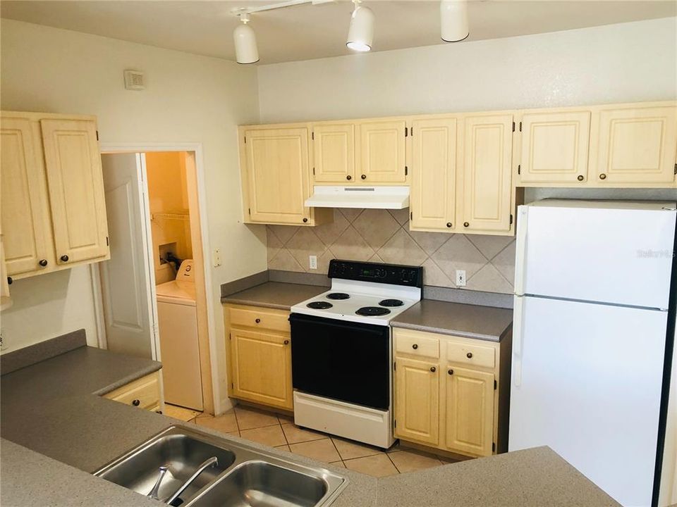 For Rent: $1,800 (2 beds, 2 baths, 1111 Square Feet)