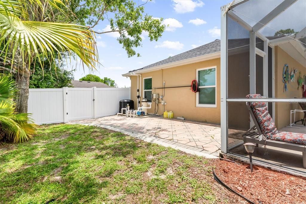 Active With Contract: $450,000 (3 beds, 2 baths, 1954 Square Feet)