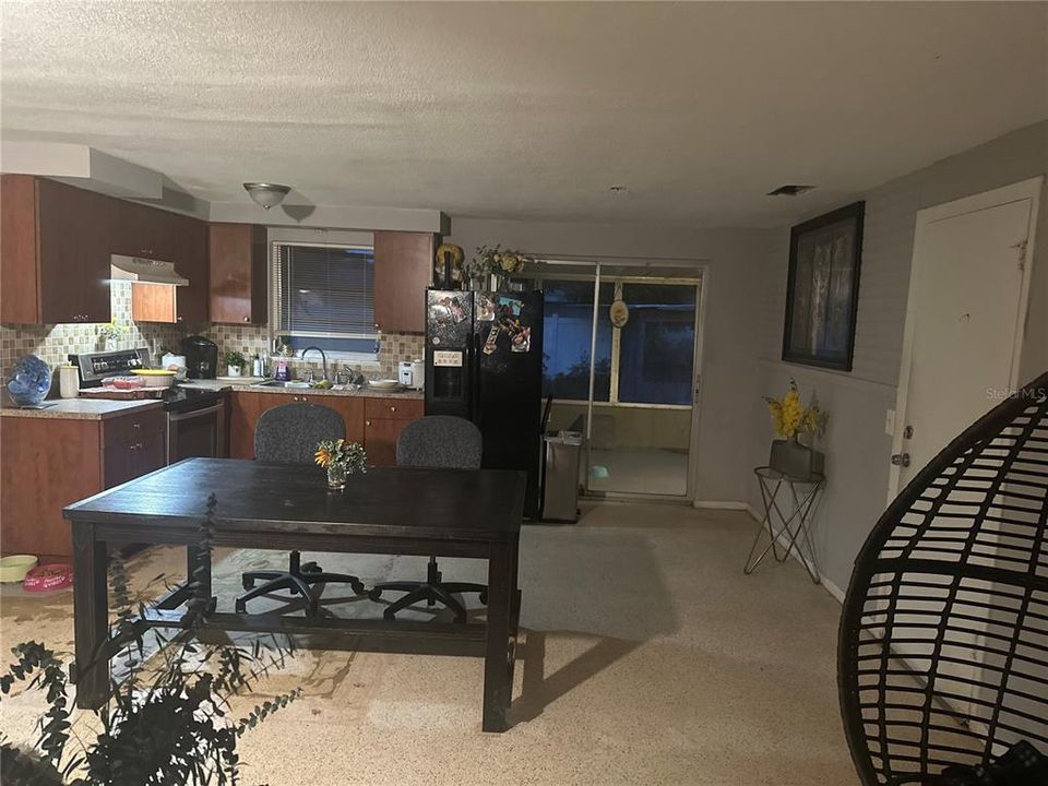 For Sale: $250,000 (3 beds, 1 baths, 864 Square Feet)