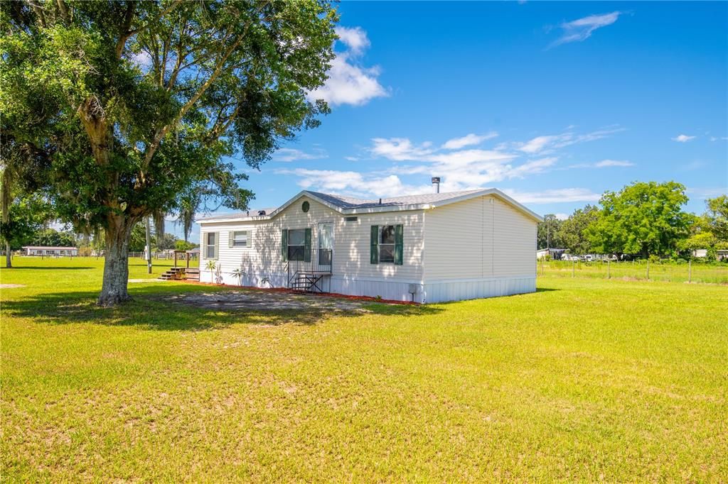 For Sale: $298,000 (3 beds, 2 baths, 1296 Square Feet)