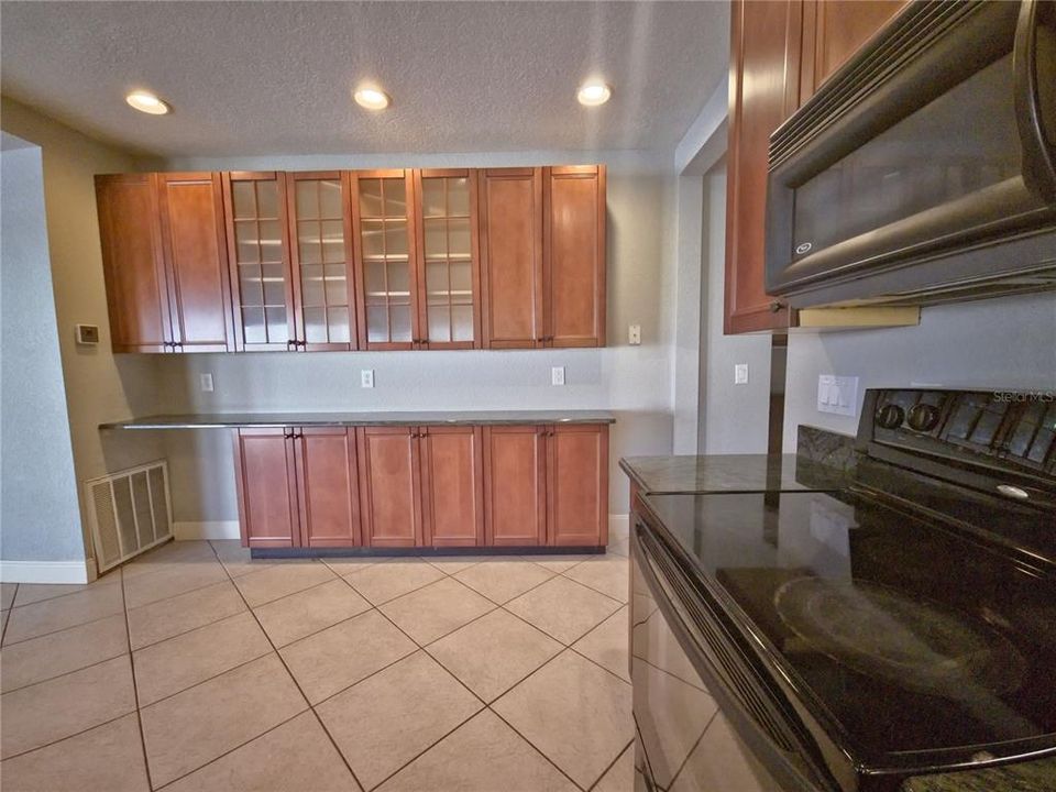 For Rent: $2,300 (3 beds, 2 baths, 1336 Square Feet)