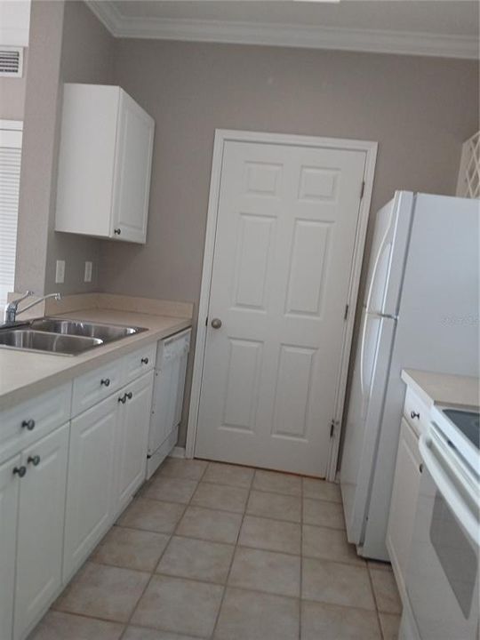For Rent: $1,450 (1 beds, 1 baths, 660 Square Feet)