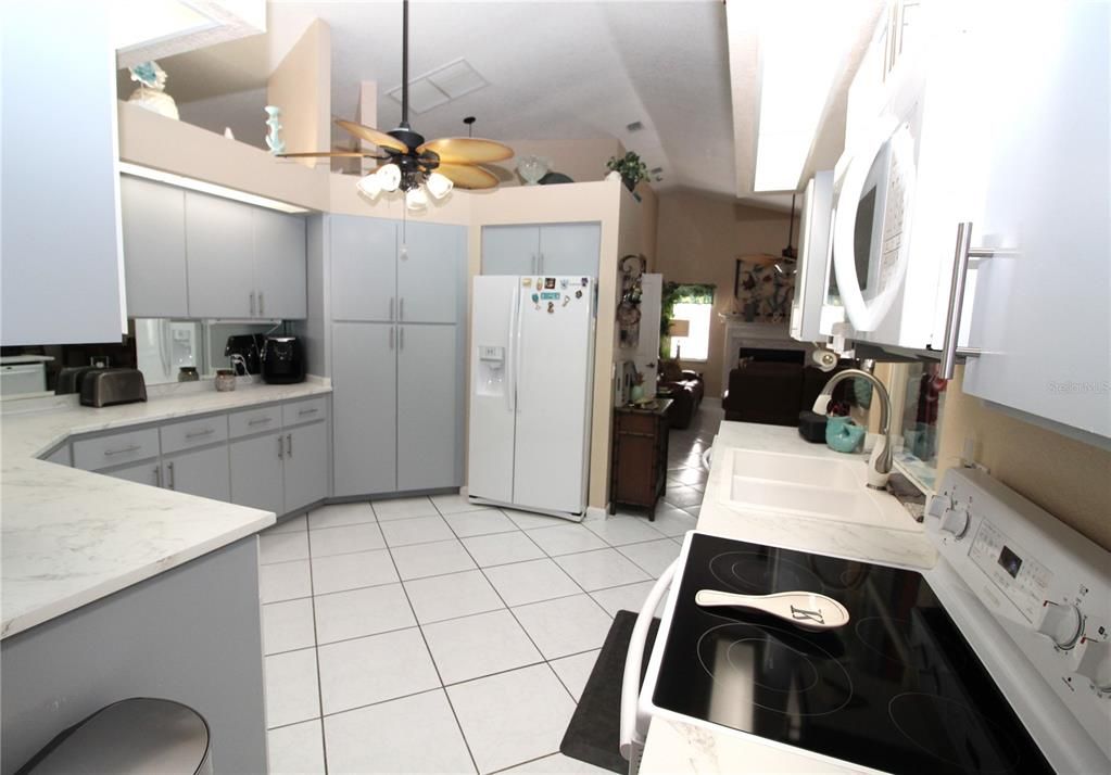 Spacious Kitchen with plenty of cabinets and countertop space....