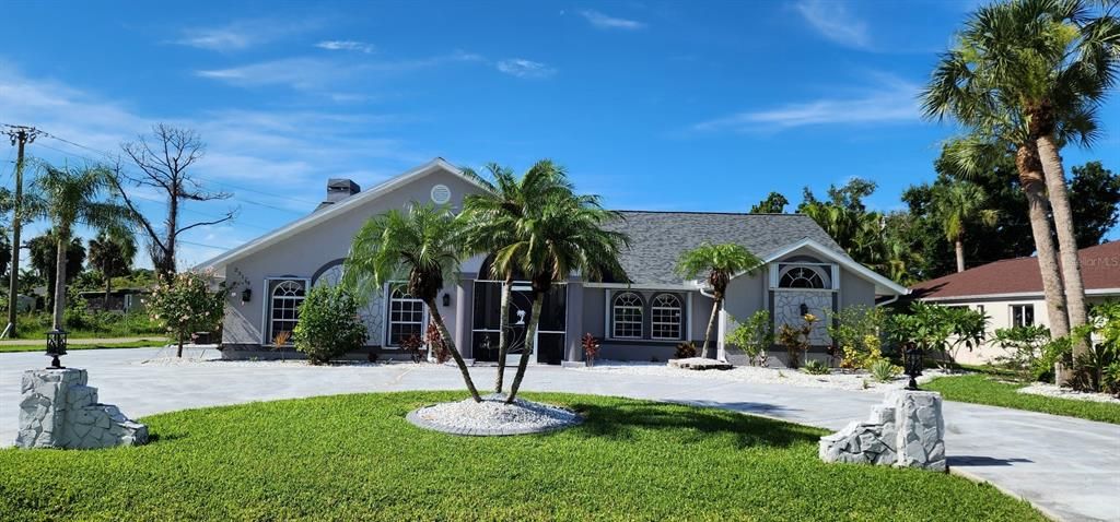 Gorgeous Landscaping.... Great Curb Appeal!!