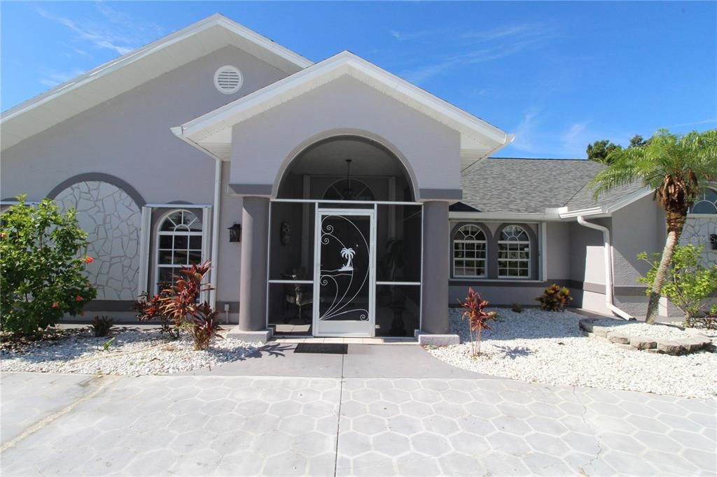 Screened/Covered Front Porch...