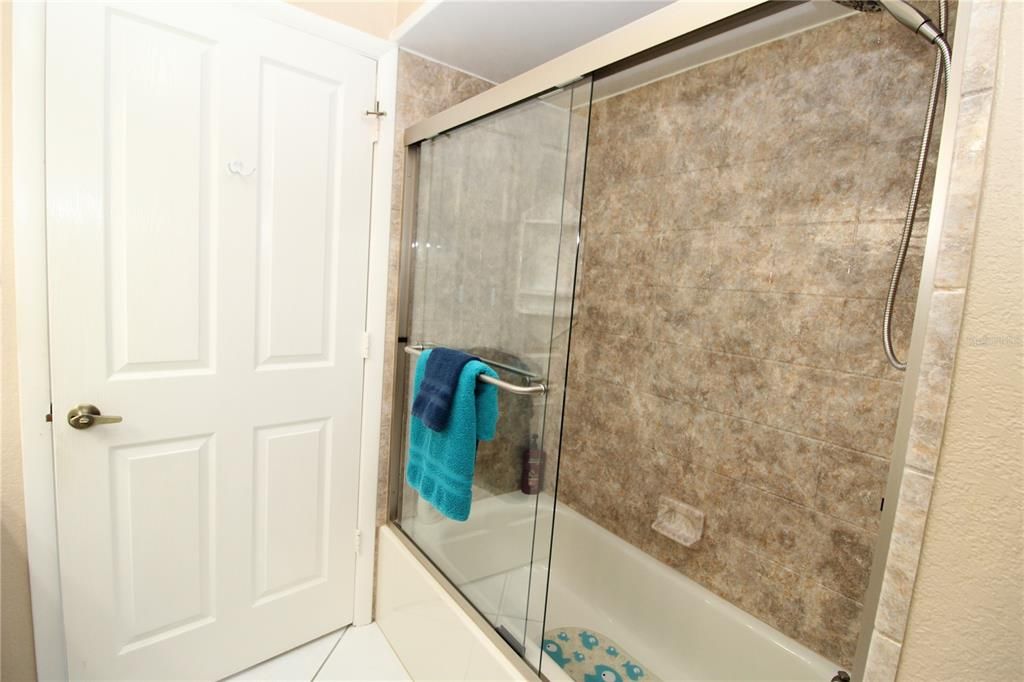 Guest Bathroom tub/shower with sliding glass doors...