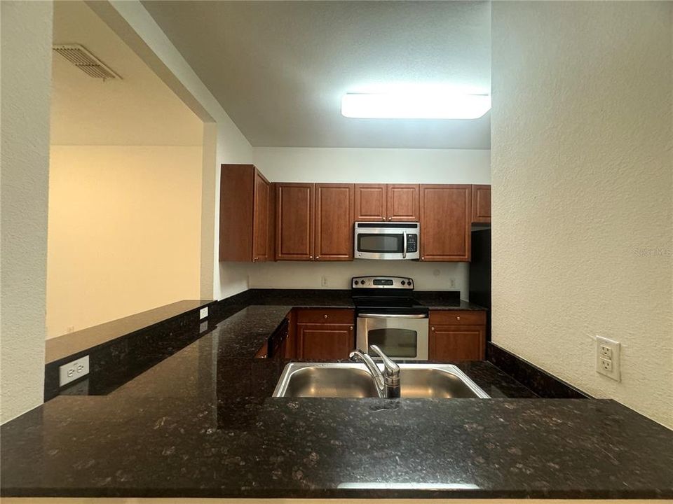 For Rent: $2,100 (3 beds, 2 baths, 1822 Square Feet)