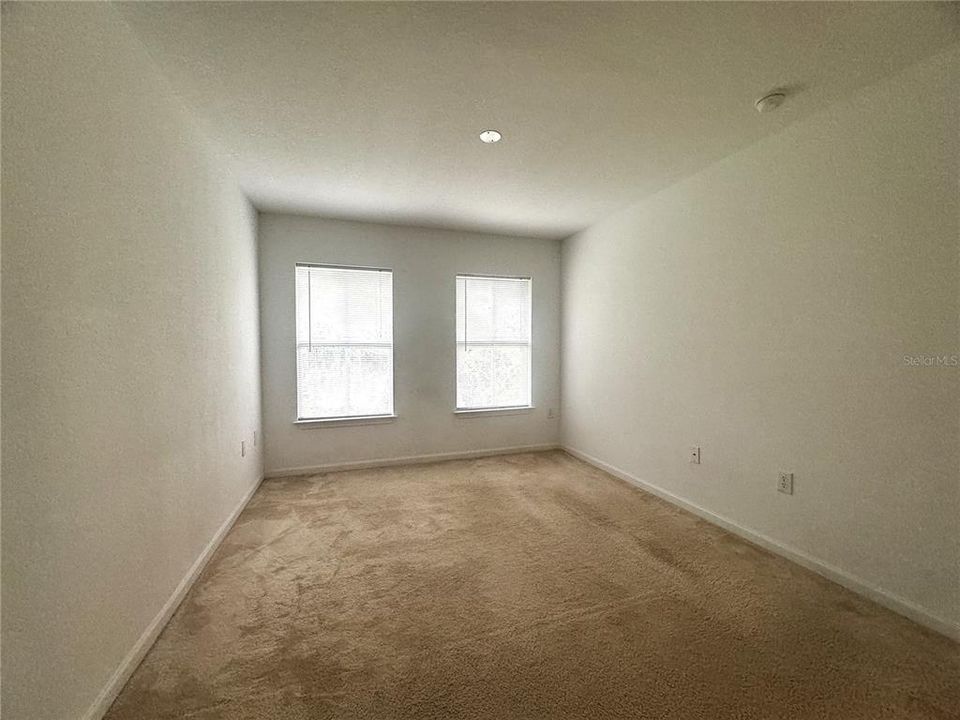 For Rent: $2,100 (3 beds, 2 baths, 1822 Square Feet)