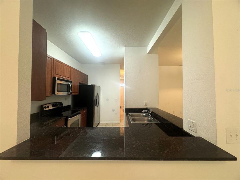 For Rent: $2,100 (3 beds, 2 baths, 1822 Square Feet)