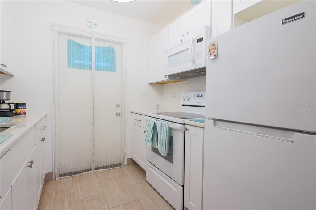 For Sale: $194,900 (1 beds, 1 baths, 730 Square Feet)