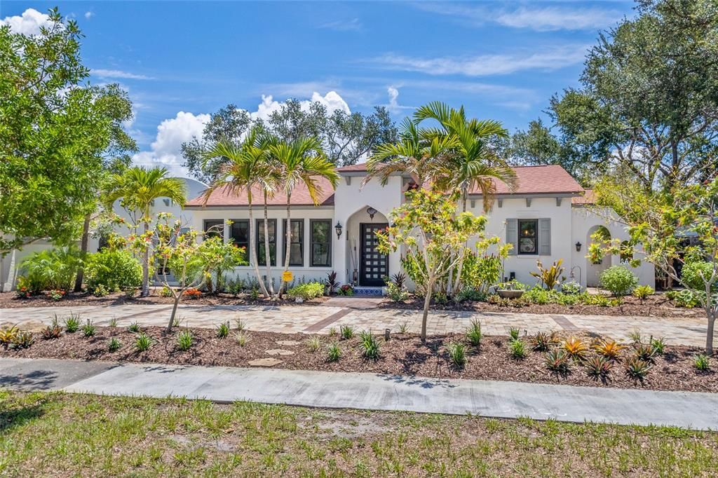 For Sale: $1,300,000 (3 beds, 2 baths, 1938 Square Feet)