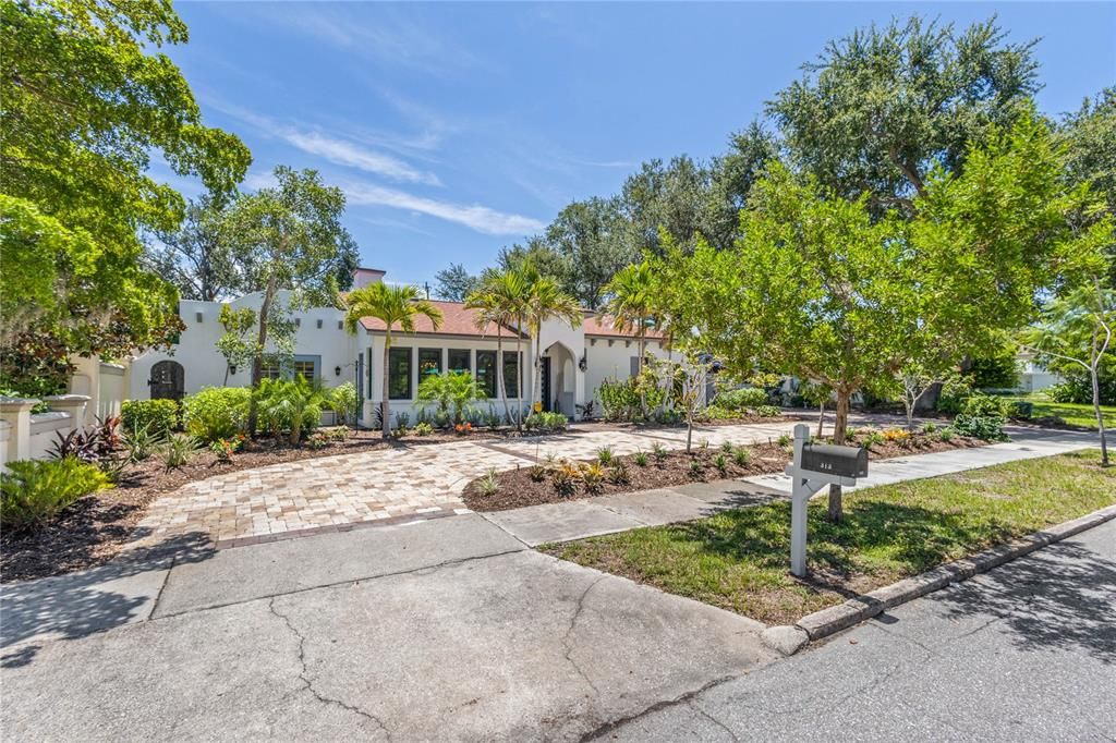 For Sale: $1,300,000 (3 beds, 2 baths, 1938 Square Feet)