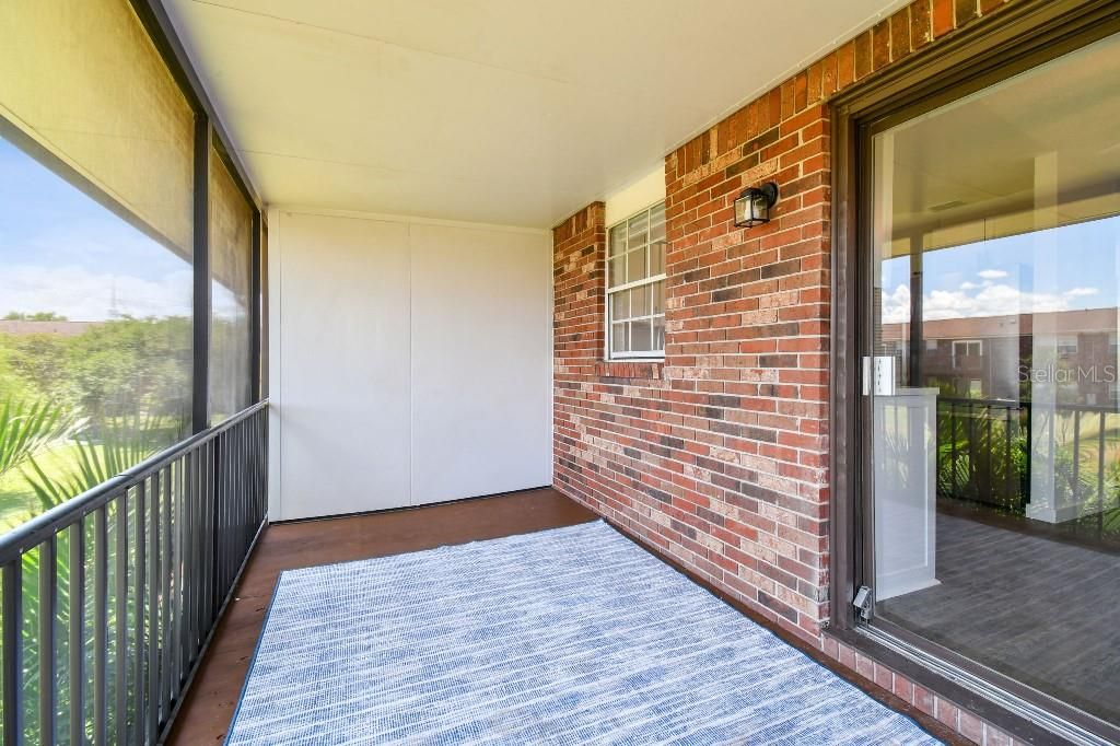 For Sale: $189,900 (2 beds, 2 baths, 831 Square Feet)