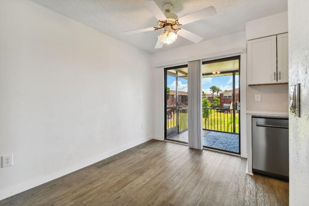 For Sale: $189,900 (2 beds, 2 baths, 831 Square Feet)