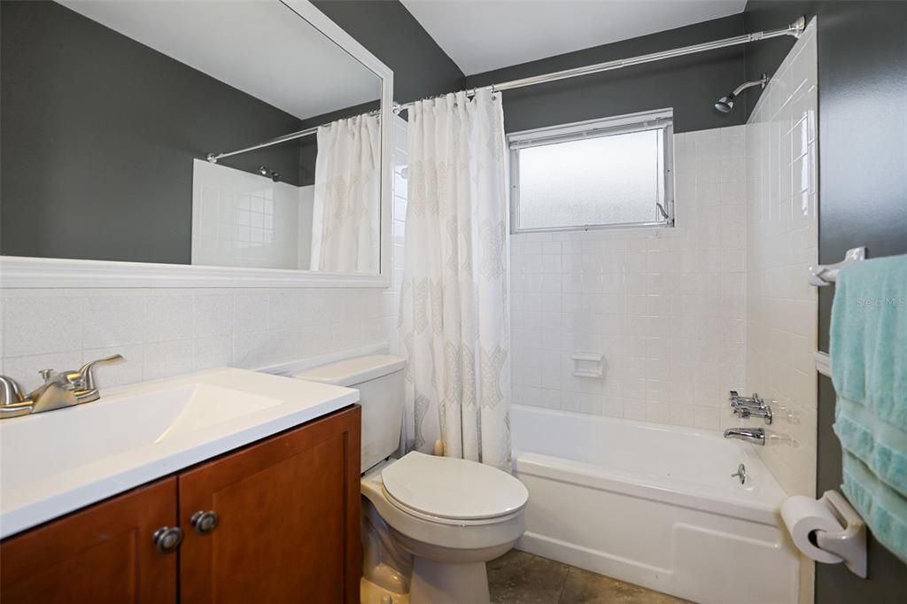 For Sale: $279,900 (2 beds, 2 baths, 1246 Square Feet)