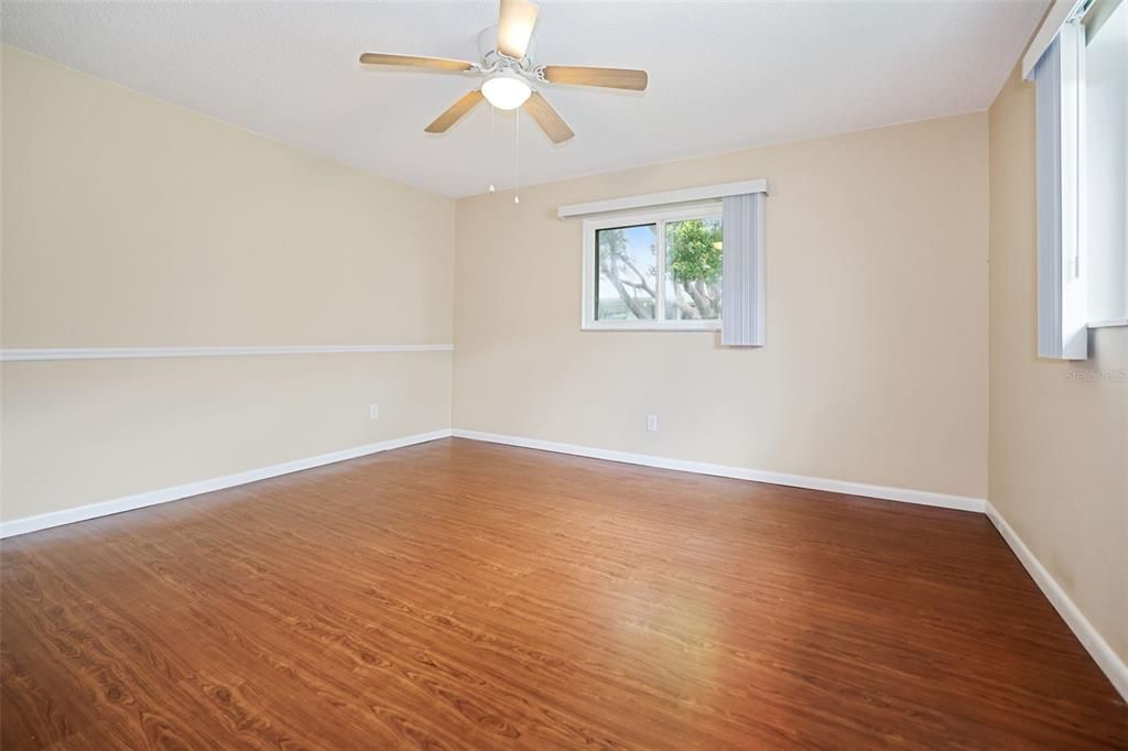 For Sale: $279,900 (2 beds, 2 baths, 1246 Square Feet)