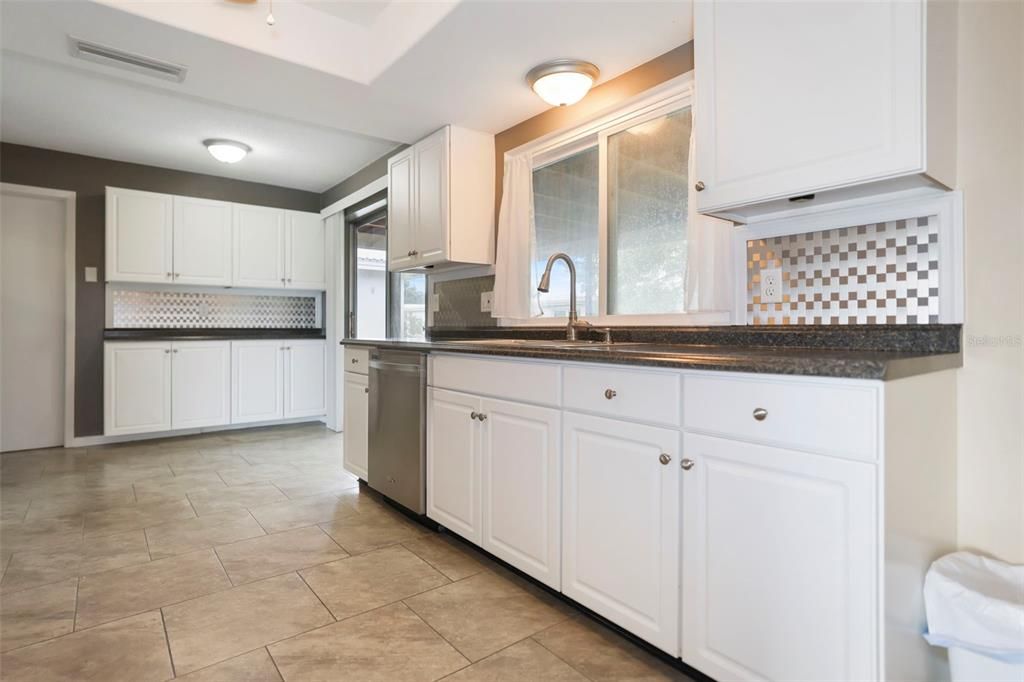 Active With Contract: $279,900 (2 beds, 2 baths, 1246 Square Feet)