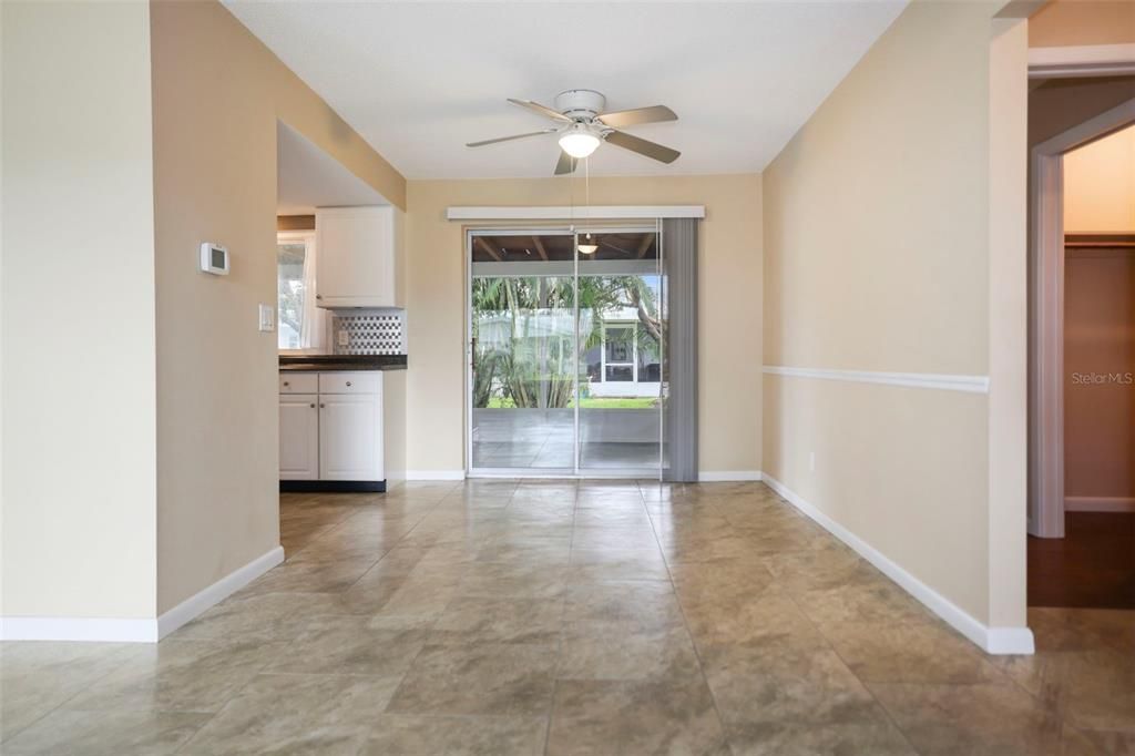 For Sale: $279,900 (2 beds, 2 baths, 1246 Square Feet)