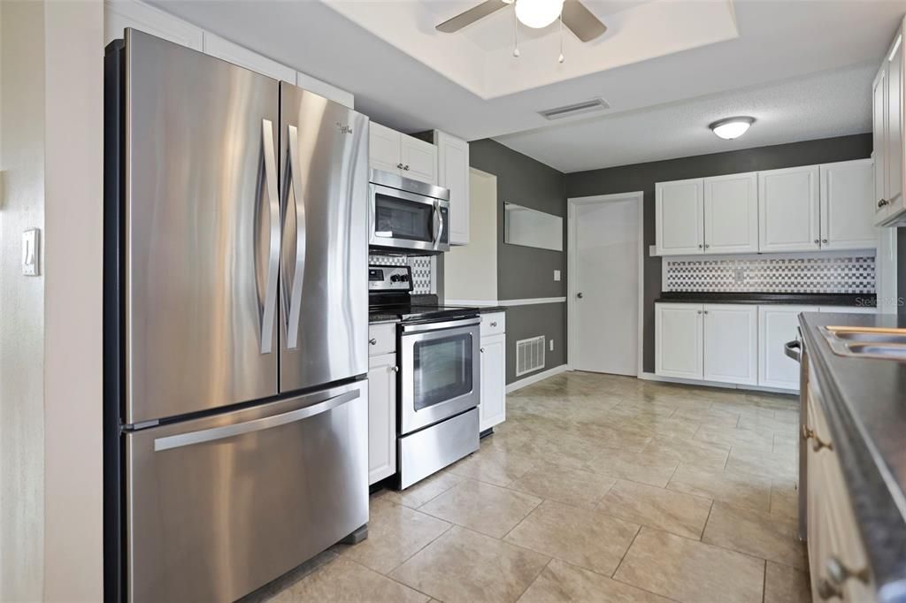 For Sale: $279,900 (2 beds, 2 baths, 1246 Square Feet)