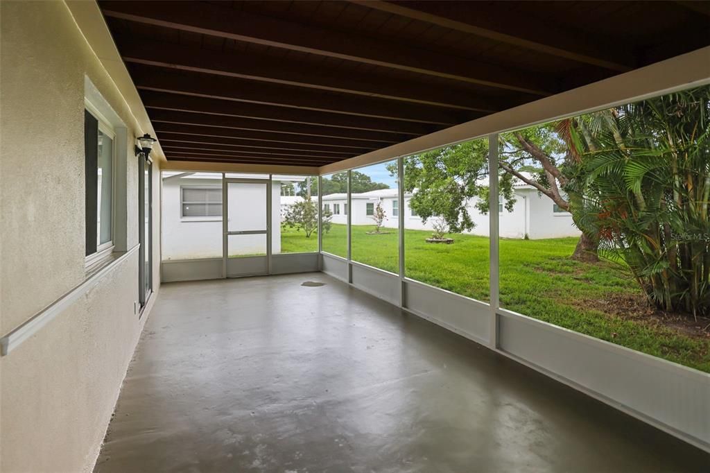 Active With Contract: $279,900 (2 beds, 2 baths, 1246 Square Feet)