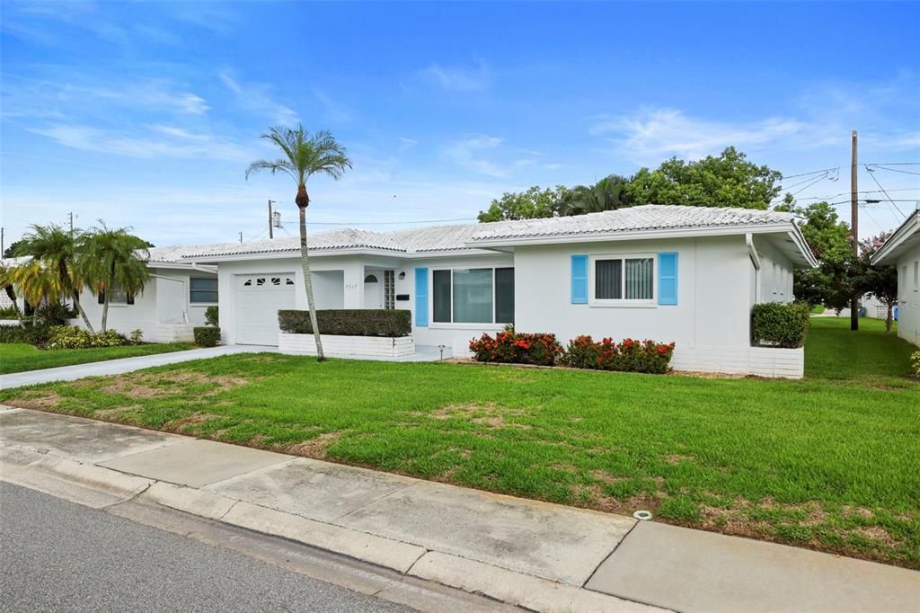 Active With Contract: $279,900 (2 beds, 2 baths, 1246 Square Feet)