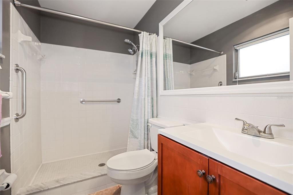 Active With Contract: $279,900 (2 beds, 2 baths, 1246 Square Feet)