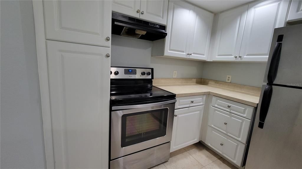 For Rent: $1,355 (1 beds, 1 baths, 735 Square Feet)