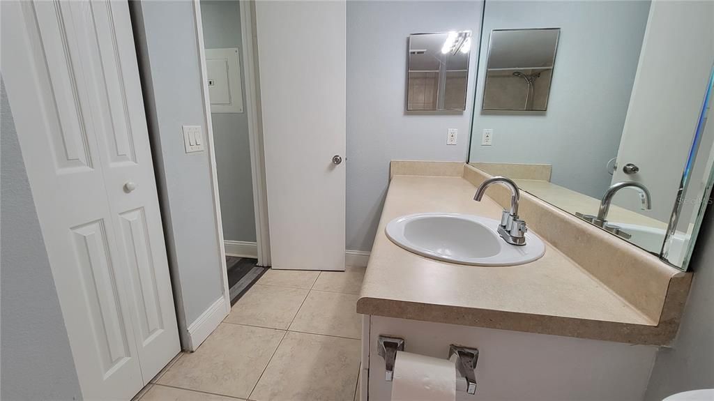 For Rent: $1,355 (1 beds, 1 baths, 735 Square Feet)