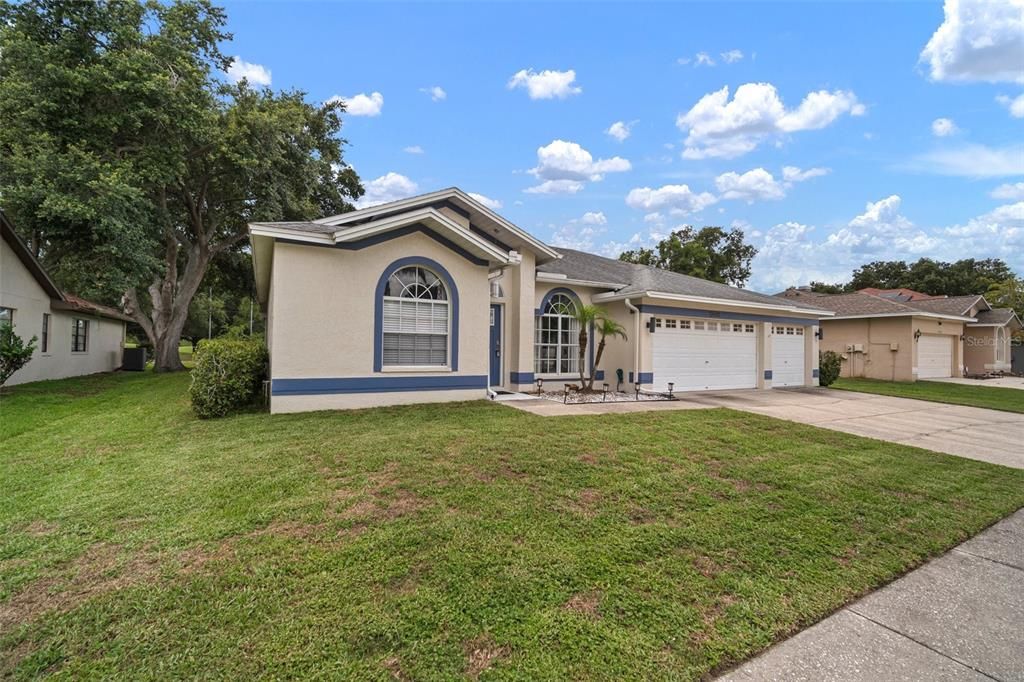 For Sale: $465,000 (4 beds, 3 baths, 2366 Square Feet)