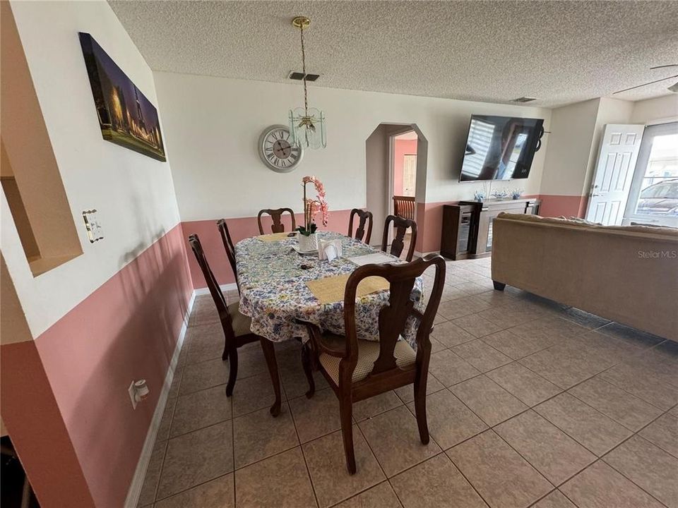 En Venta: $189,000 (3 camas, 2 baños, 1073 Pies cuadrados)