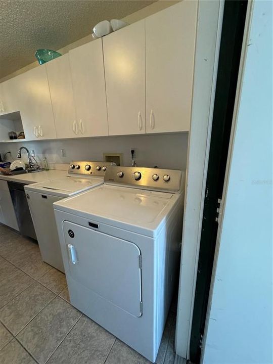 For Sale: $189,000 (3 beds, 2 baths, 1073 Square Feet)