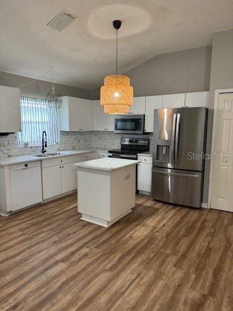 For Rent: $3,195 (2 beds, 2 baths, 1694 Square Feet)