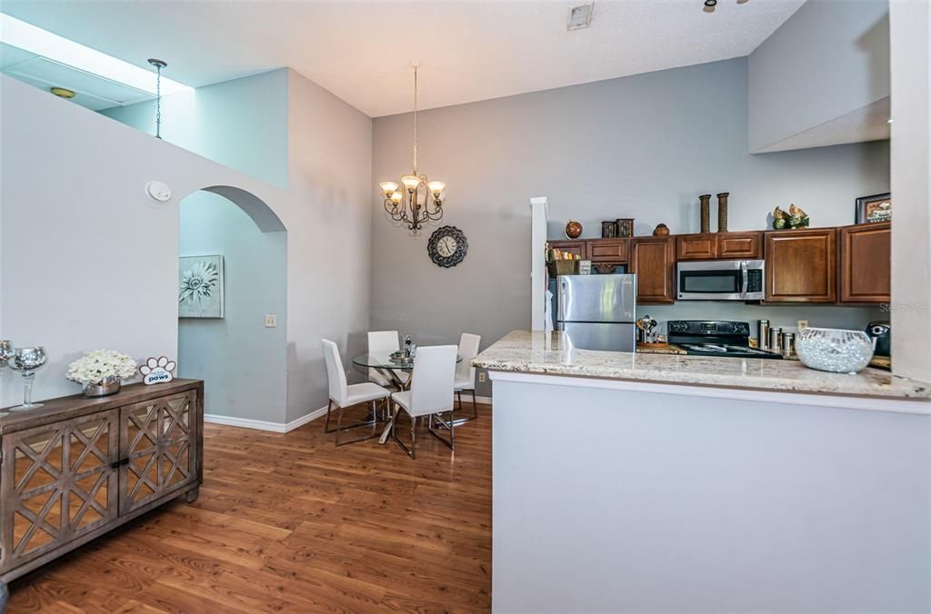 For Sale: $275,000 (2 beds, 1 baths, 1270 Square Feet)