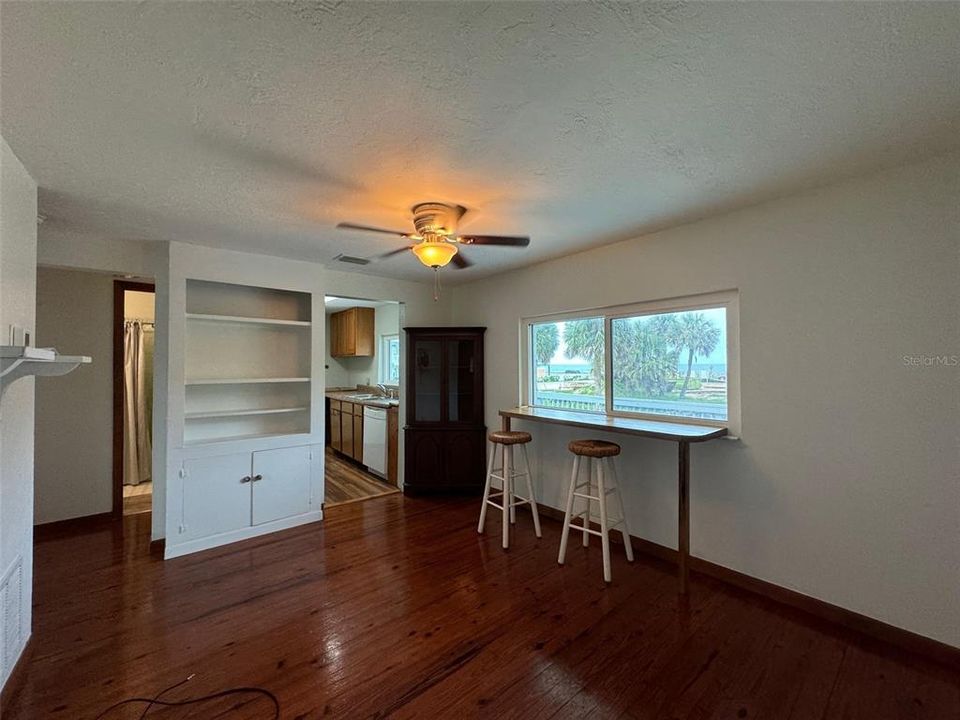 For Rent: $1,600 (2 beds, 1 baths, 572 Square Feet)