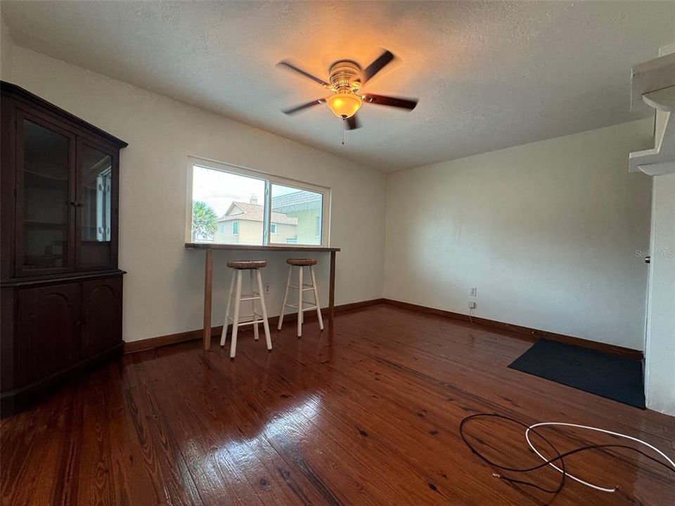 For Rent: $1,600 (2 beds, 1 baths, 572 Square Feet)