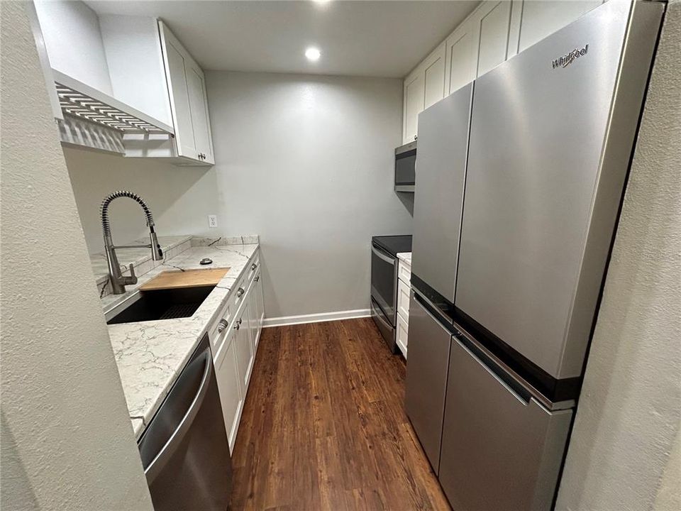 For Rent: $1,600 (2 beds, 2 baths, 912 Square Feet)